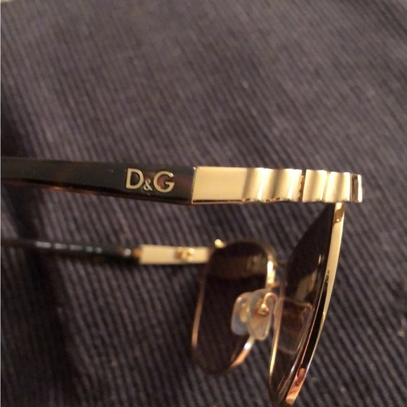 Dolce Gabbana gold rimmed aviator sunglasses with case - Picture 7 of 13